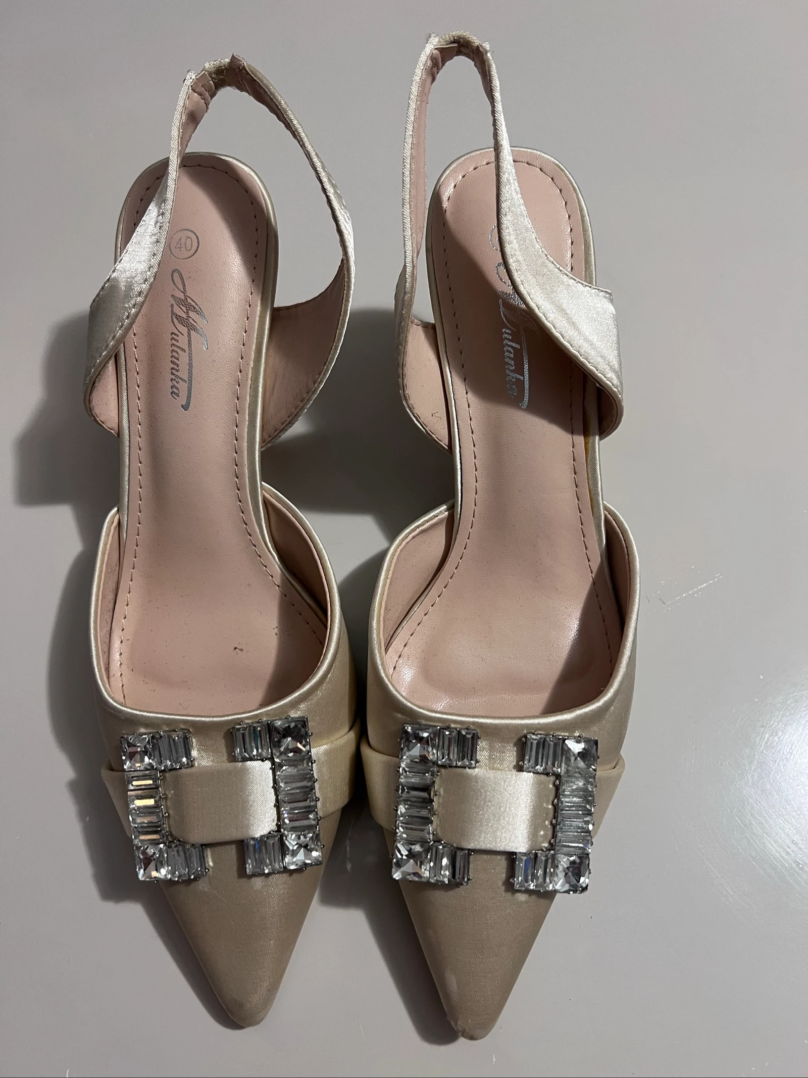 Zapatos de tacón Slingback de satén champán con cristal - Talla 40 (Excelente estado) – photo 2